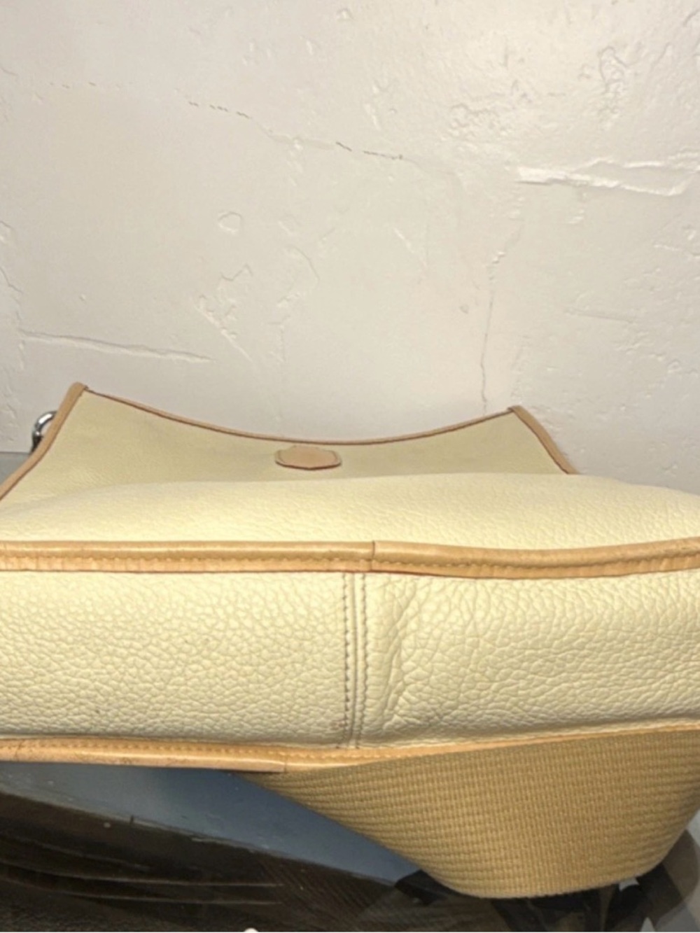 Vintage 1990s Dooney & Bourke Cream Crossbody Luxury Bag Made in USA - Picture 5 of 6